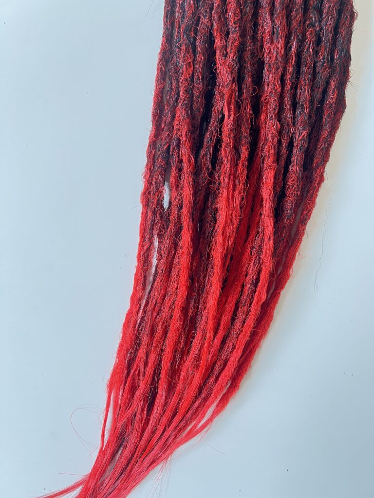 Detail produktu Ručně dělané Dredy – ombré Červeno/černé