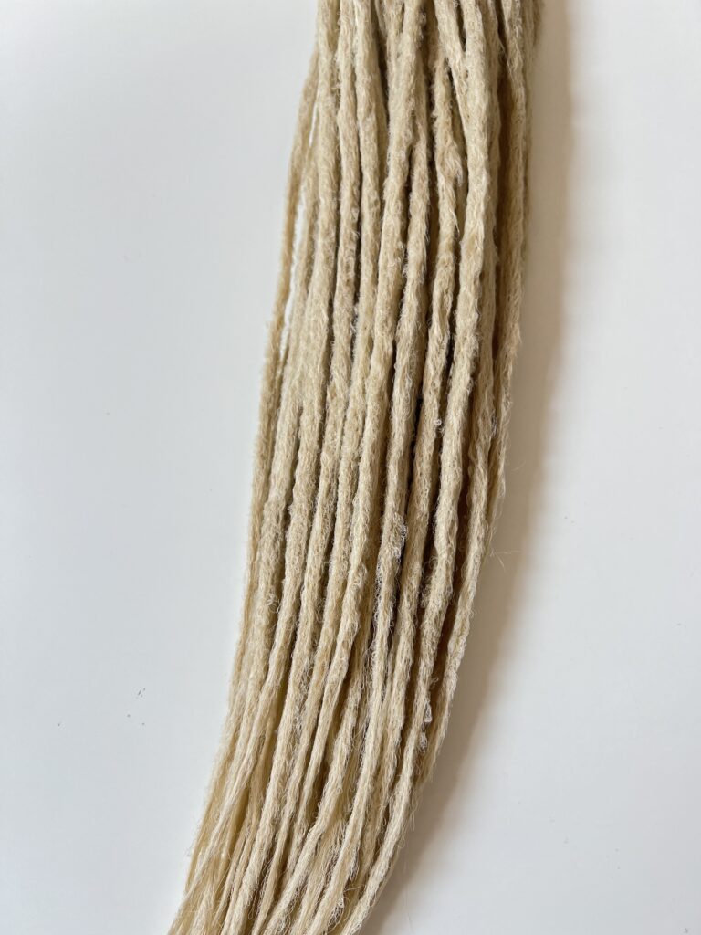Detail produktu Ručně dělané Dredy – jednobarevné Blond