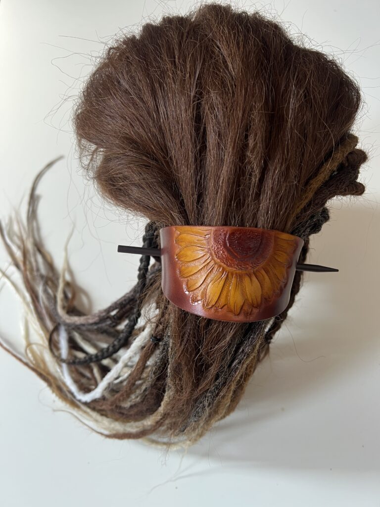 Handmade kožená spona - Slunečnice