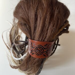 Handmade kožená spona - Keltský štít