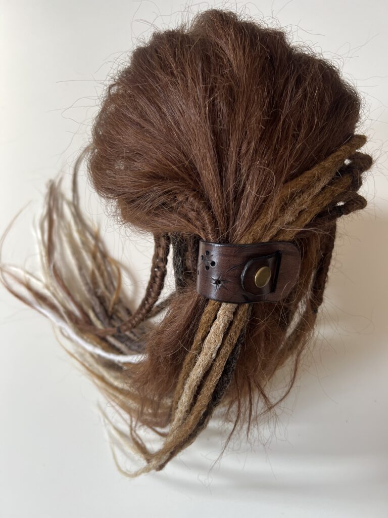 Handmade kožená spona s gumkou - Tmavá
